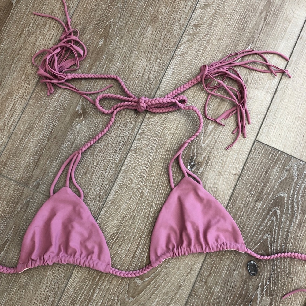 Acacia locals Top